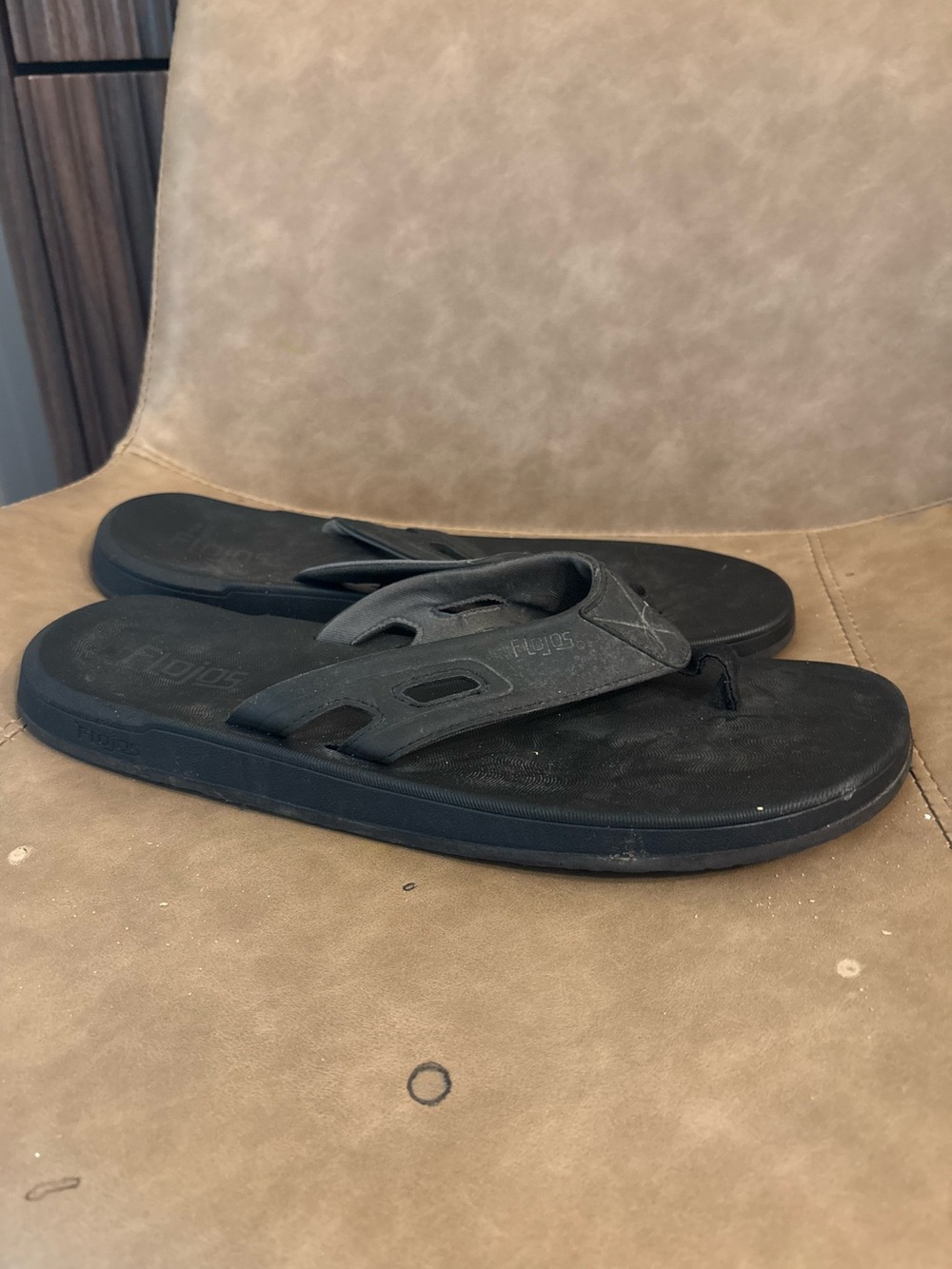 Flojos black classic flip flops shoes size 12